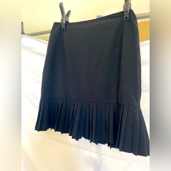 Elegant Black Pleated Skirt size 4P Briggs - Picture 1 of 4